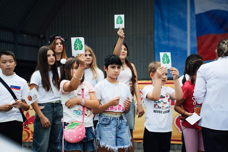 В "Национальной деревне" прошла акция для детей "Символы российского единства"