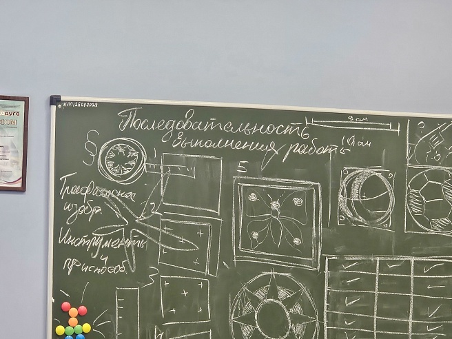 Саратовский учитель приезжает в школу на байке