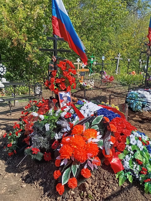 В Воскресенском районе проводили в последний путь бойца Анатолия Денюшина