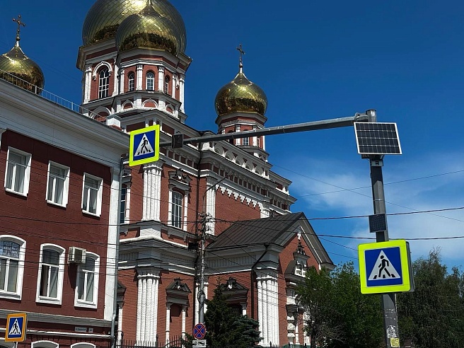 В Саратове повысится безопасность дорожного движения за счет опила деревьев и установки светофоров