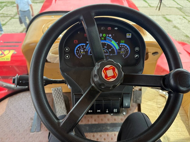 В Саратовской области обучают трактористов-машинистов в первом учебном центре России