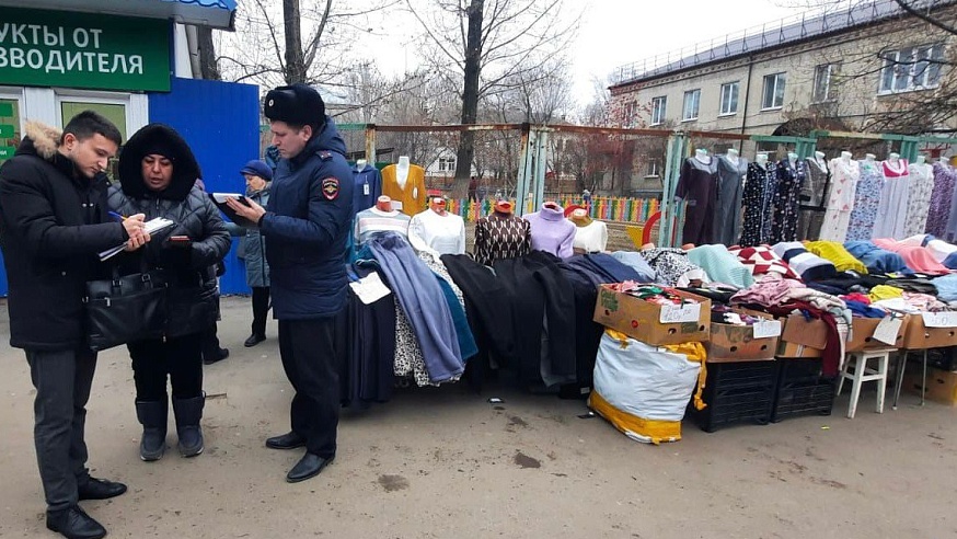 В Саратове убирают несанкционированные уличные базары