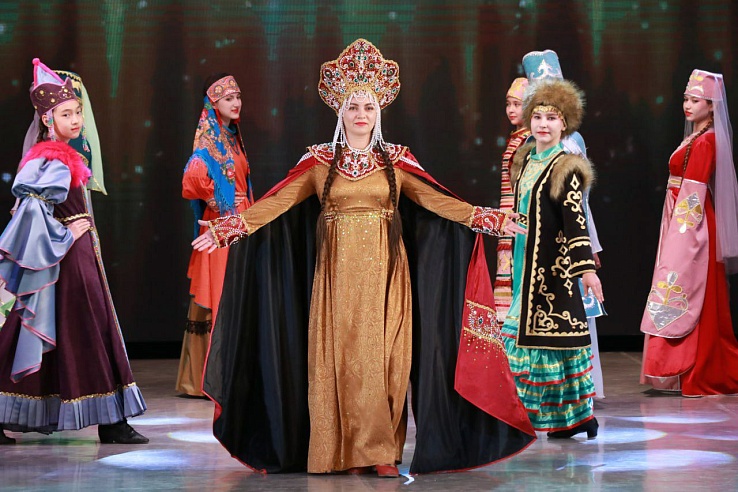 На "Русско-Китайской палитре" в Саратове собрались 1,5 тыс. артистов