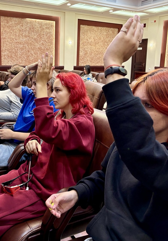 В информационном центре Балаковской АЭС в рамках федерального проекта «Университетские смены» побывали школьники из Мариуполя