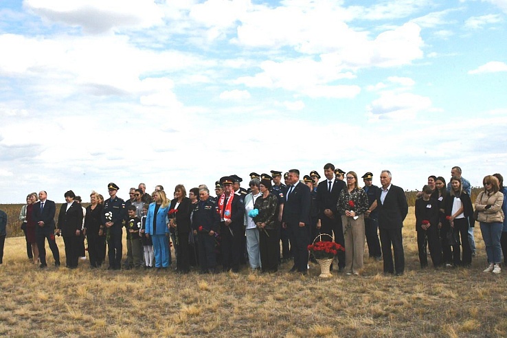 Саратовцы почтили память летчиков разбившегося стратегического бомбардировщика