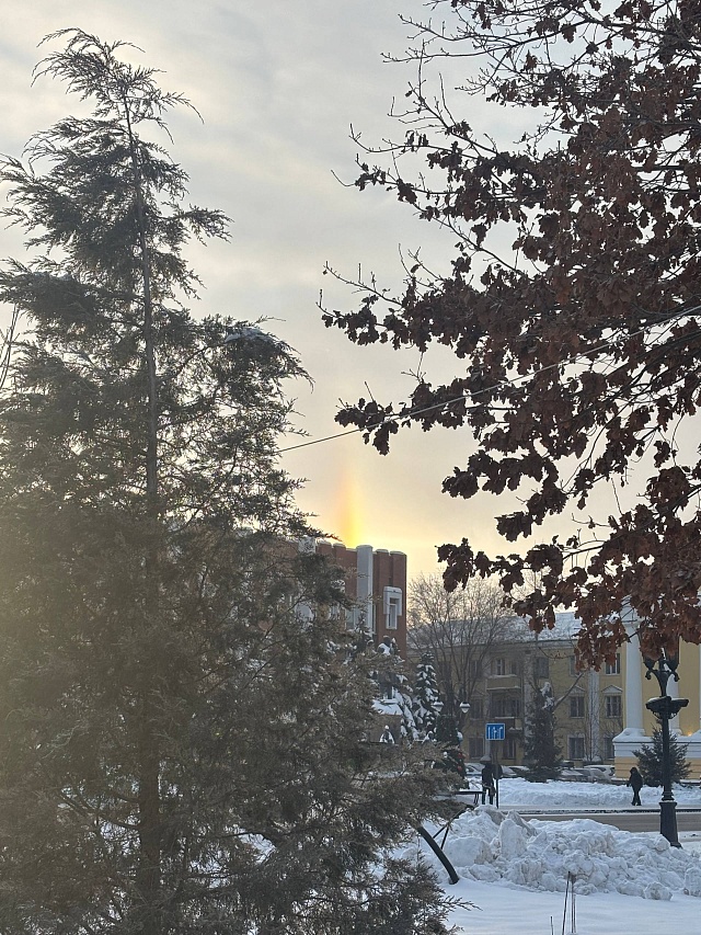 Из-за морозов над Саратовской областью появилось гало с радужными пятнами