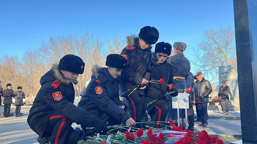 В Саратове на Воскресенском кладбище установили кенотаф Героям Советского Союза