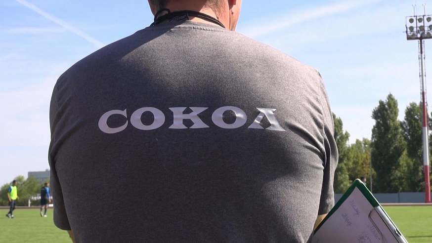 Футболисты "Сокола" готовятся к Владивостоку на натуральном газоне
