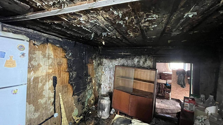 Под Саратовом горел частный деревянный дом