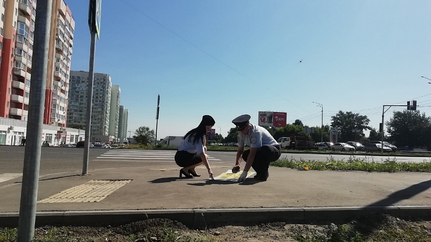 Саратовские полицейские разрисовали тротуар