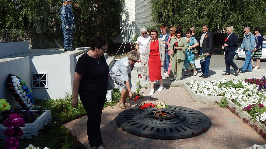 В Лысых Горах возложили цветы к памятнику воинам, погибшим в Великую Отечественную войну