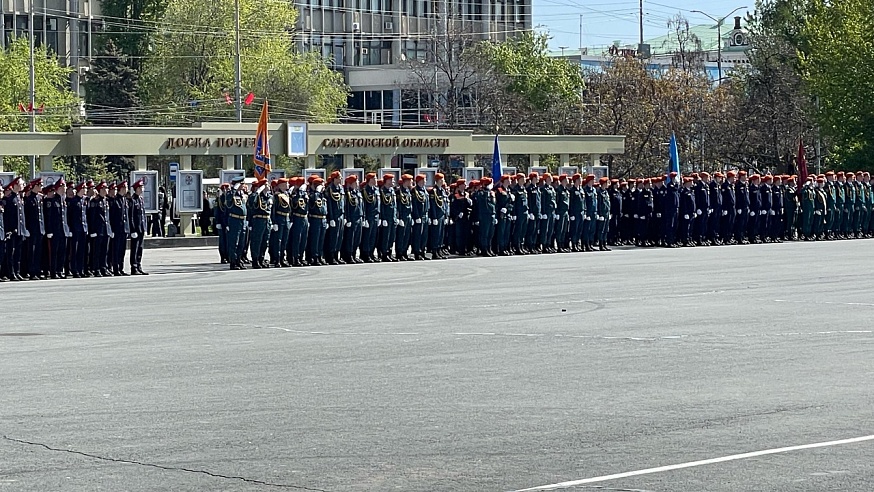 На Театральной площади Саратова прошел парад в честь Дня Победы. Фоторепортаж
