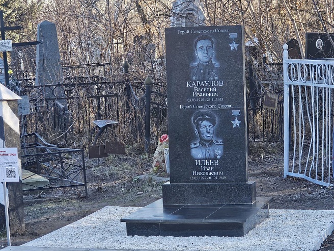 В Саратове установили памятник двум Героям Советского Союза