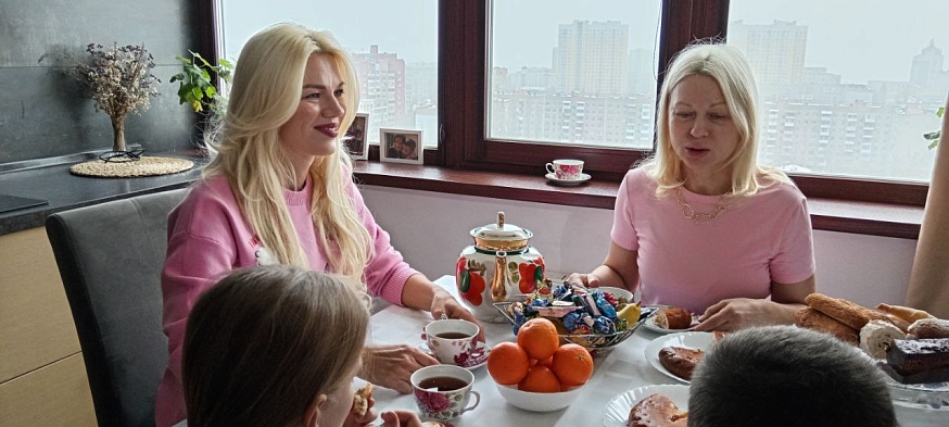 Стилист и мама двоих детей выиграла конкурс "Хрустальная корона" в Саратове