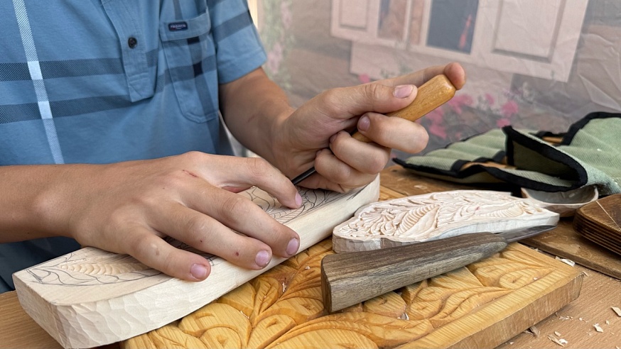 В Энгельсе проходит фестиваль-конкурс деревянного зодчества