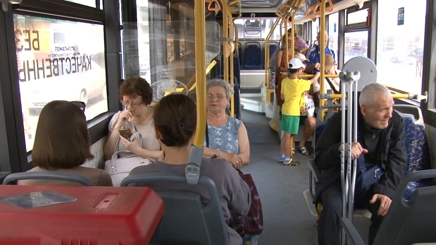 В жару в саратовских автобусах рассчитывать можно только на открытые окна