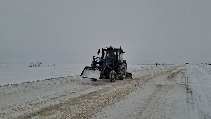 Днем на дорогах Саратовской области работали 387 единиц снегоуборочной техники