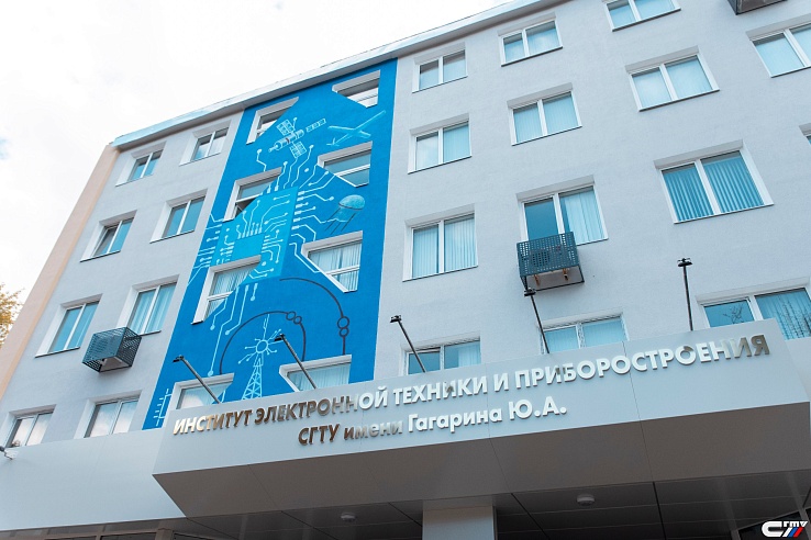 В СГТУ около отремонтированного корпуса установили памятник "Ночь перед экзаменом"