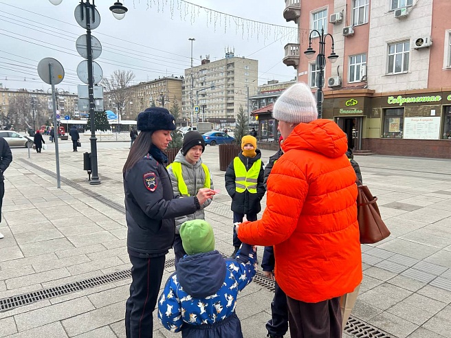 Саратовские школьники призвали жителей города быть внимательными на дорогах