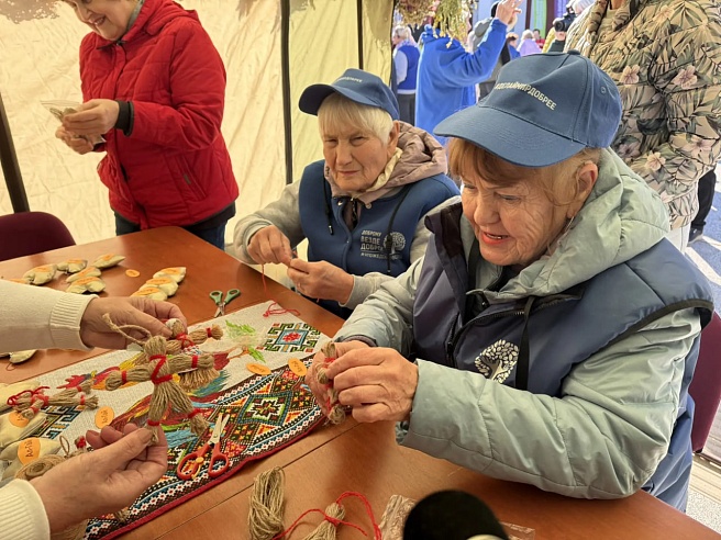 Для серебряных волонтеров области провели масштабный фестиваль 