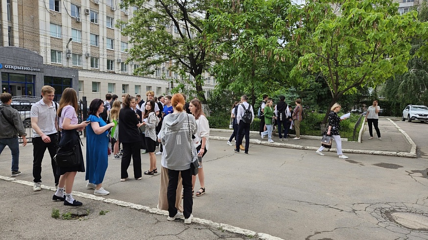 Саратовские выпускники перед экзаменами просят родителей их ругать