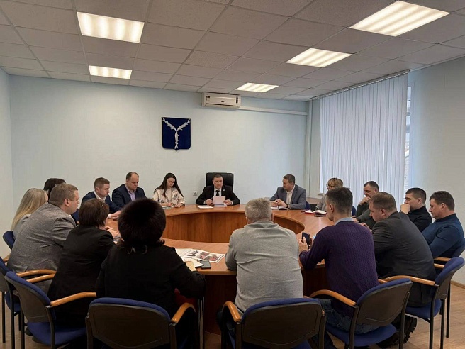 В районных администрациях Саратова работают штабы по вопросам устранения последствий снегопада