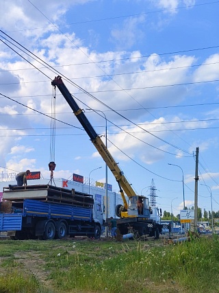 На Вольском тракте демонтировали 7 рекламных щитов