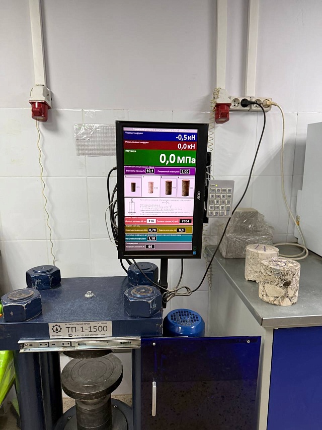 Ремонт 15-километровой трассы в Базарно-Карабулакском районе завершат на полгода раньше