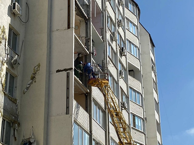 На Блинова идет укрепление дома №4 после взрыва газовоздушной смеси в доме №2