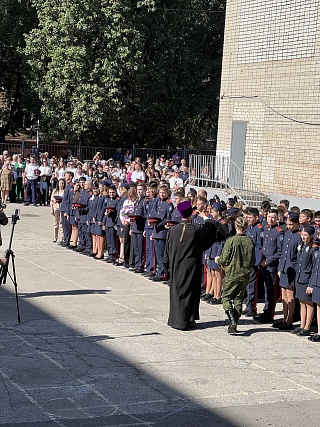 В День знаний в саратовских школах прошли линейки