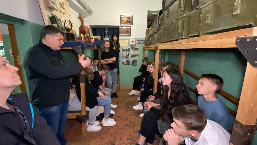 Саратовские школьники спустились в бункер Сталинграда