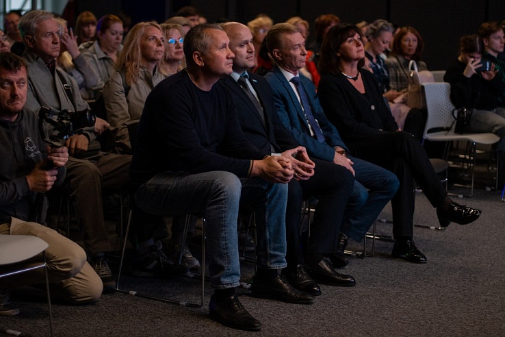 Трамвай - связующее звено между прошлым и будущим: состоялась премьера проекта "Проводники"